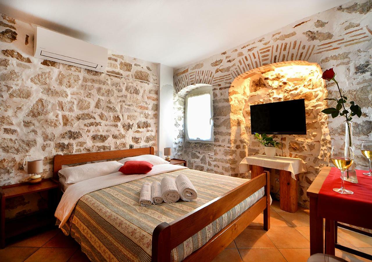 Old Town Vrsar, Apartments Danica & Zoran Exterior foto